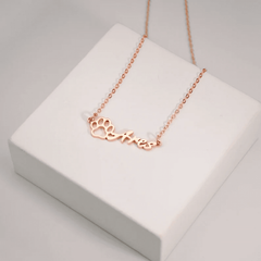 Name Necklace in English with Paw Mark