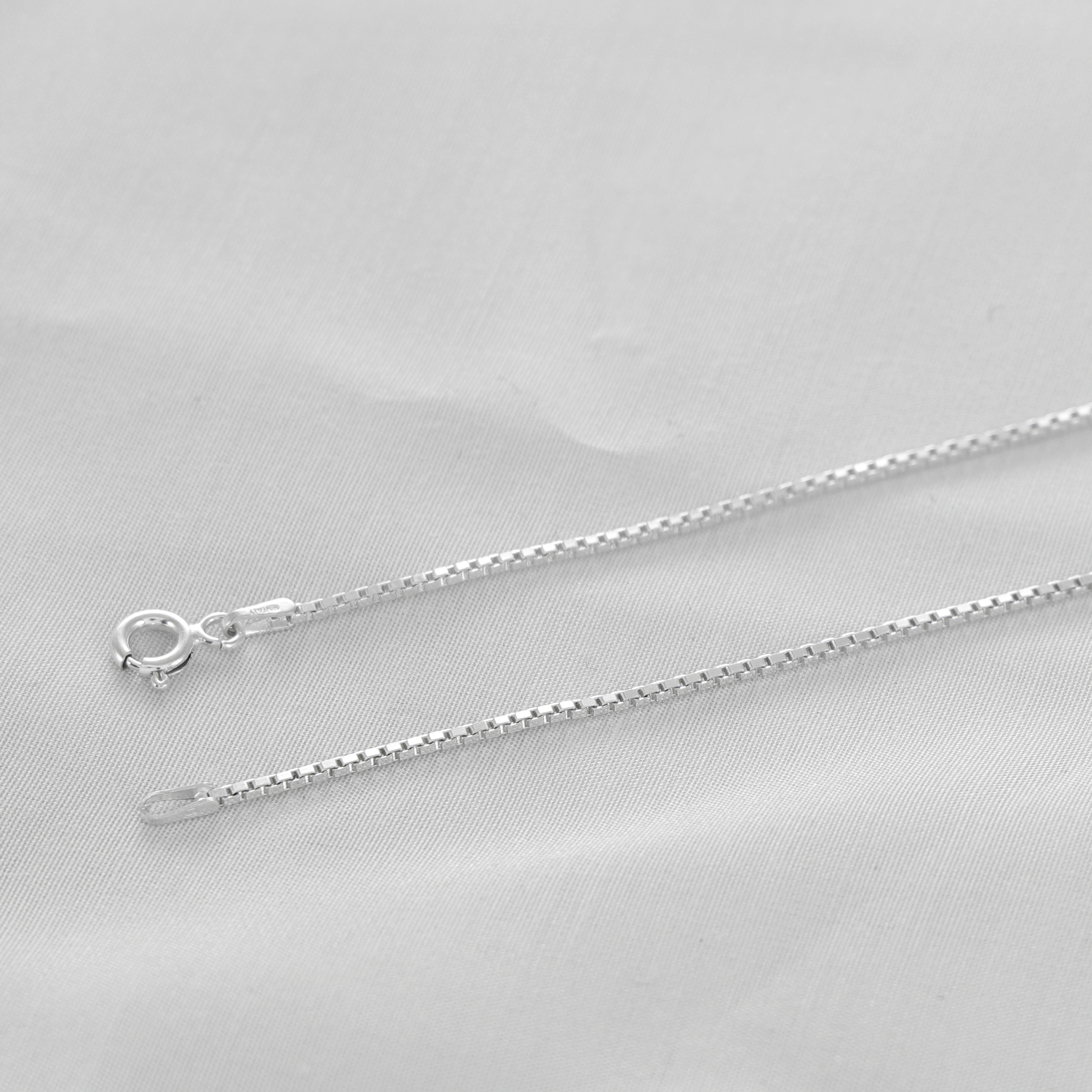سلسلة صندوق دائري من الفضة الإسترليني عيار 925 - 2 ملم