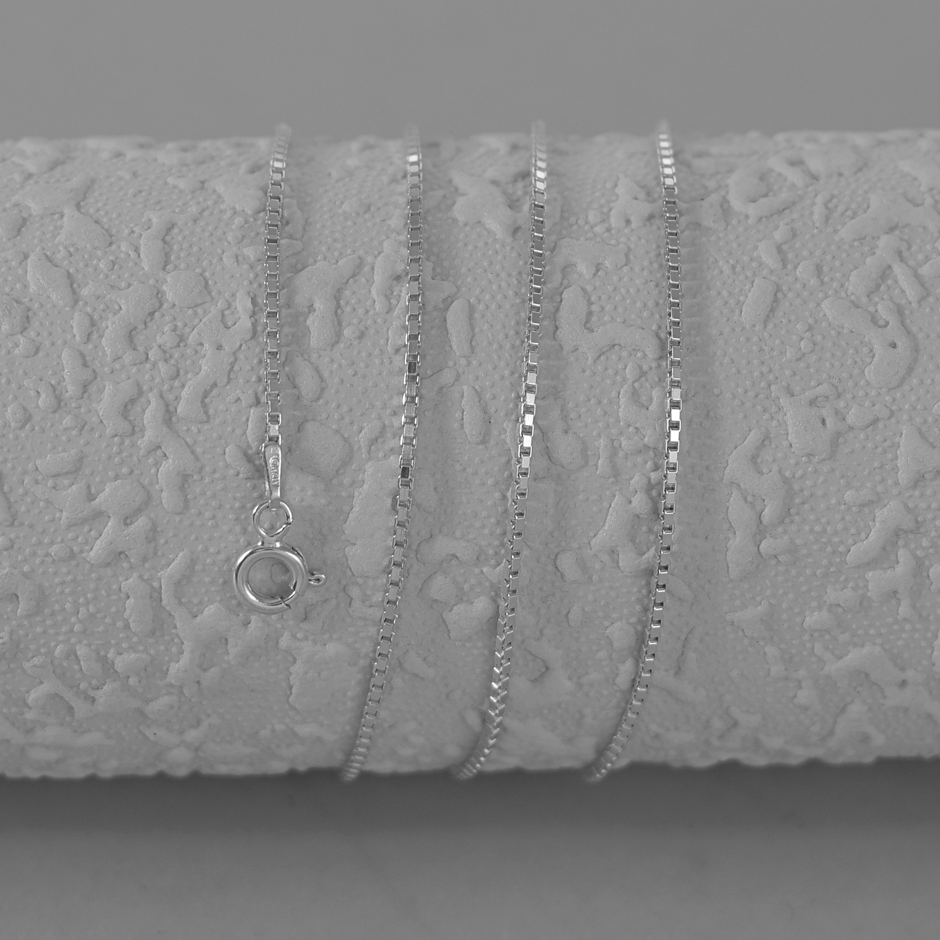 سلسلة صندوق دائري من الفضة الإسترليني عيار 925 - 2 ملم