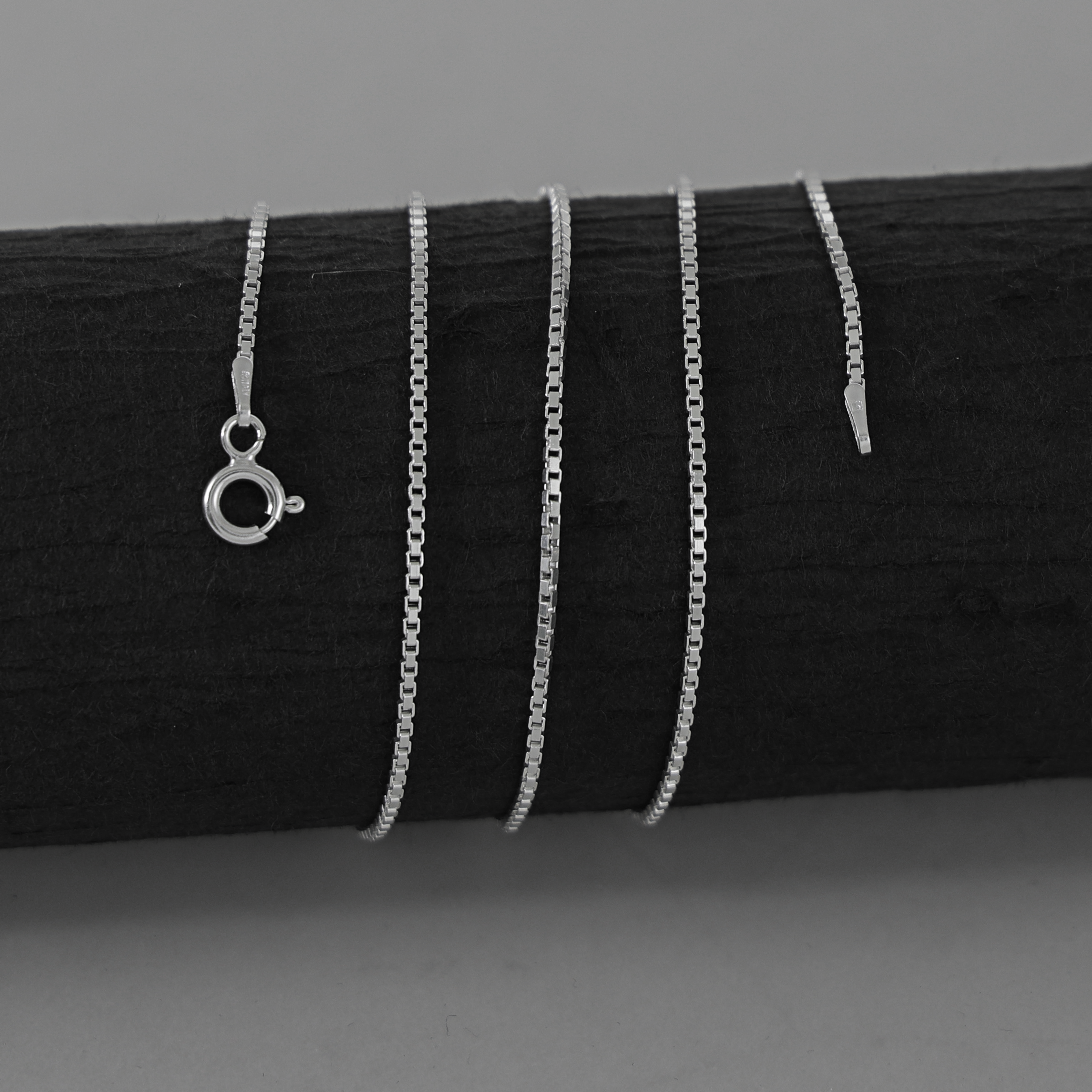 سلسلة صندوق دائري من الفضة الإسترليني عيار 925 - 2 ملم